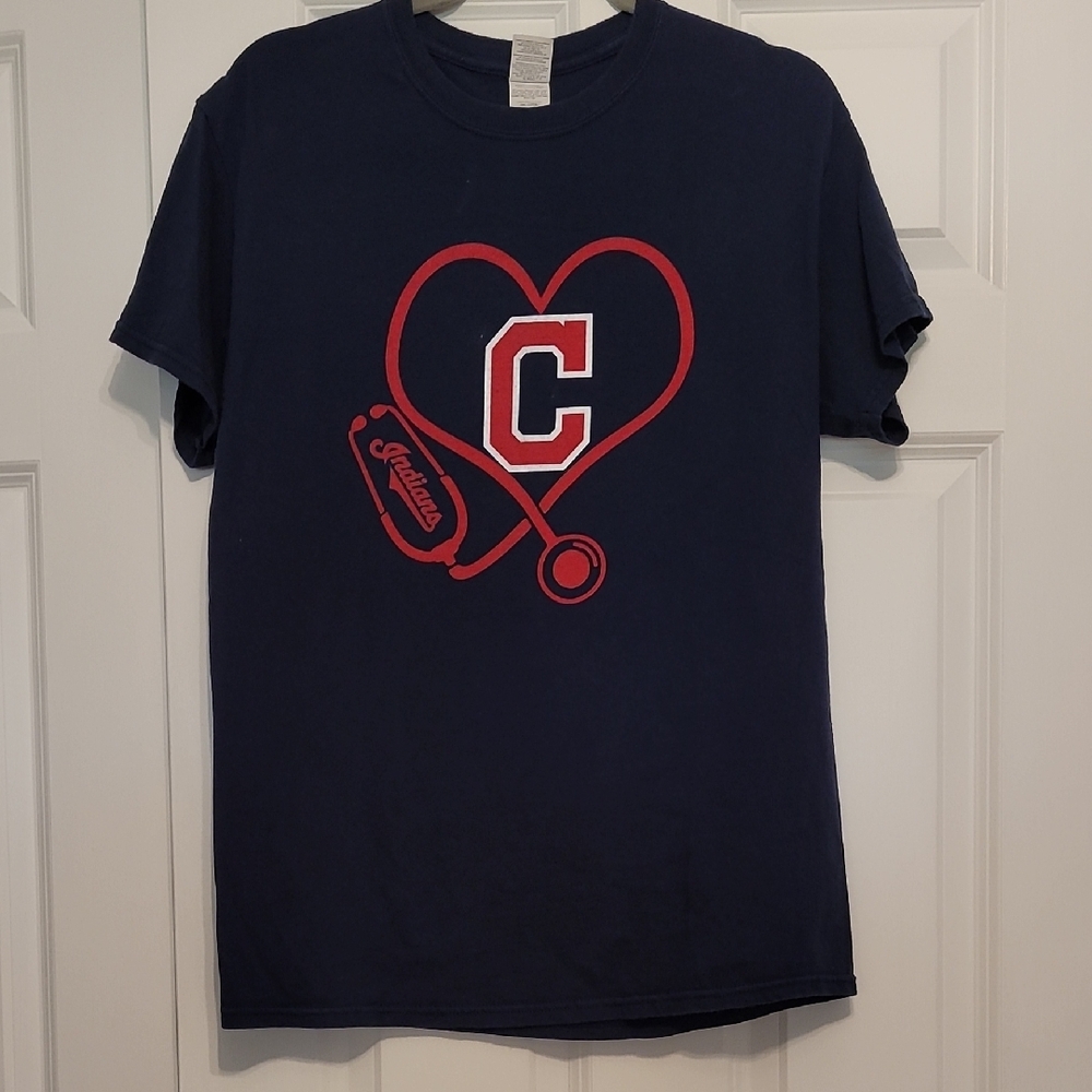 Gildan Red and Blue Short Sleeve Tee with Heart Graphic